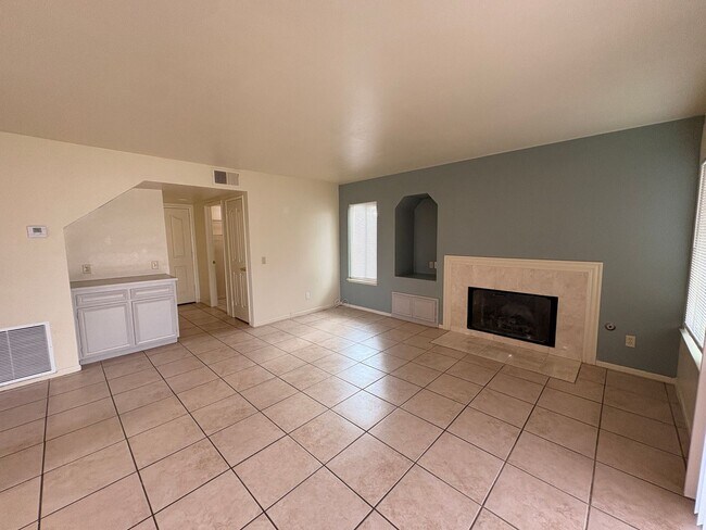 Building Photo - 4 Bed, 2.5 Bath in Rialto!