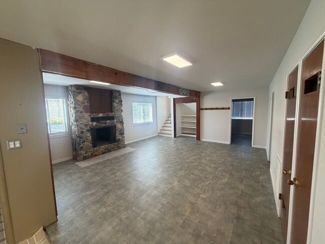 Building Photo - Spacious 4 Bedroom | 3 Bathroom | House in Curtis Park