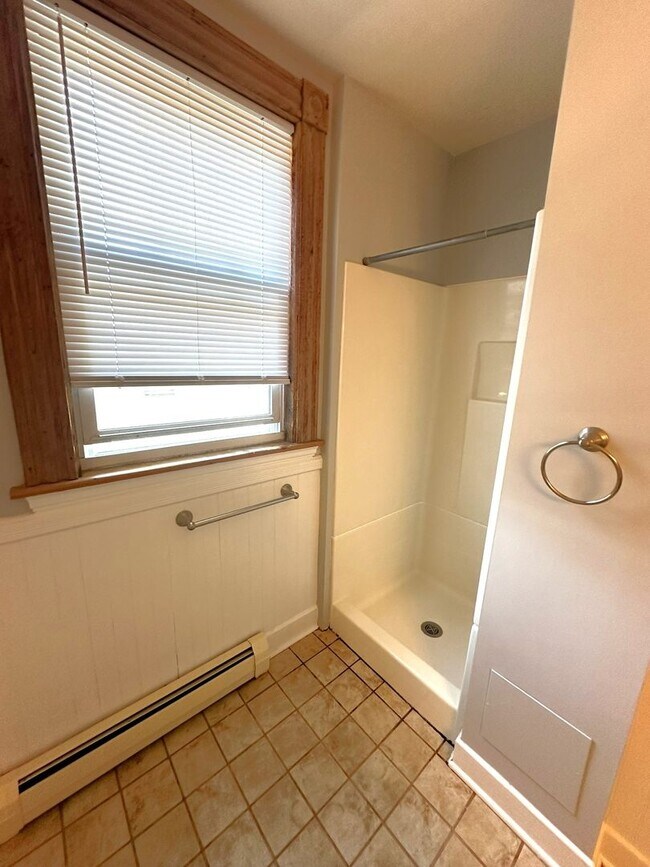 Building Photo - 234 Pearl St