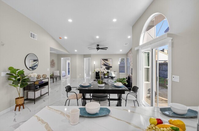 Building Photo - Bright & Spacious 3 Bed, 2 Bath Home – Must See!