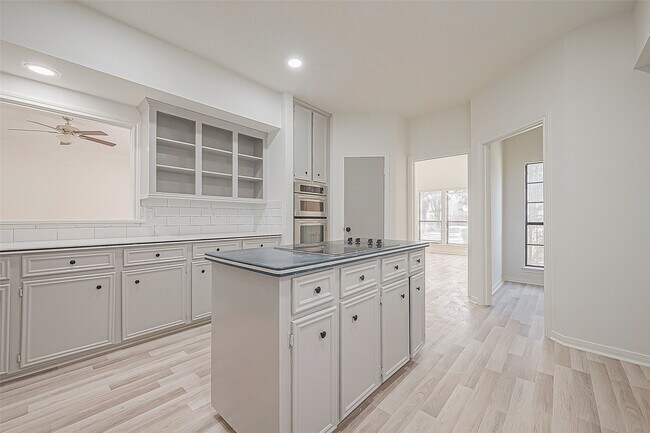 Building Photo - 1015 Sugar Lakes Dr