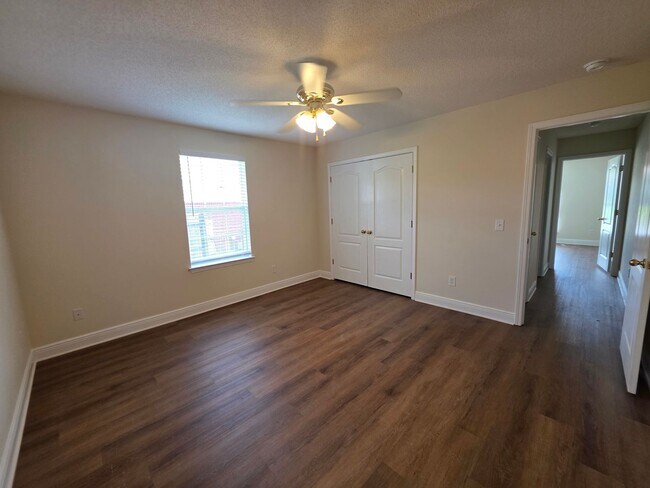 Building Photo - 4BR/3BA home with shed close to Navy Feder...