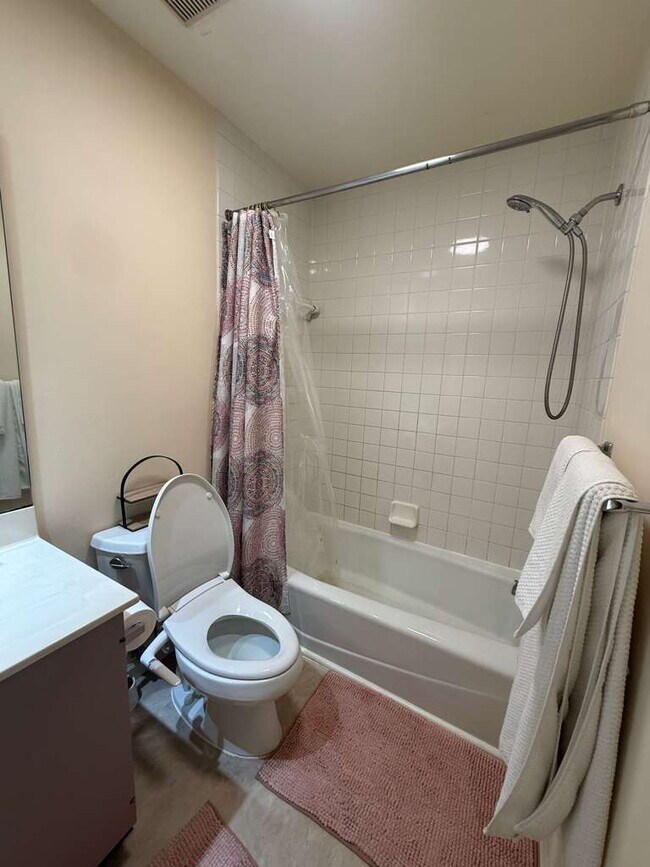 Building Photo - "Furnished Urban Oasis: Spacious 1-Bedroom in Prime St. Louis Location, SOULARD – 900 Sq Ft of Co...