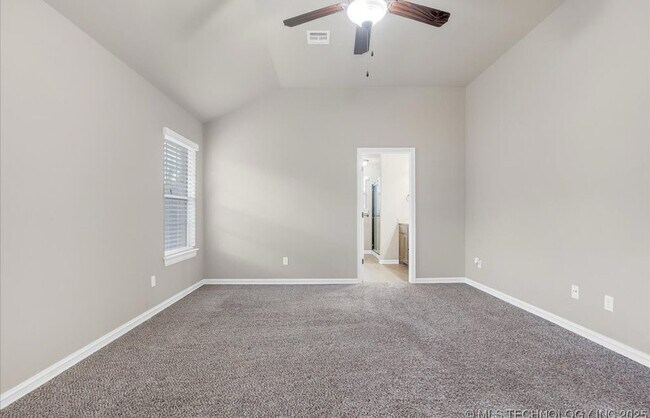 Building Photo - 1148 E 146 Ct S