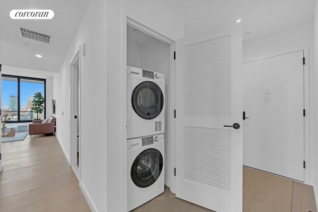 Building Photo - 380 4th Ave