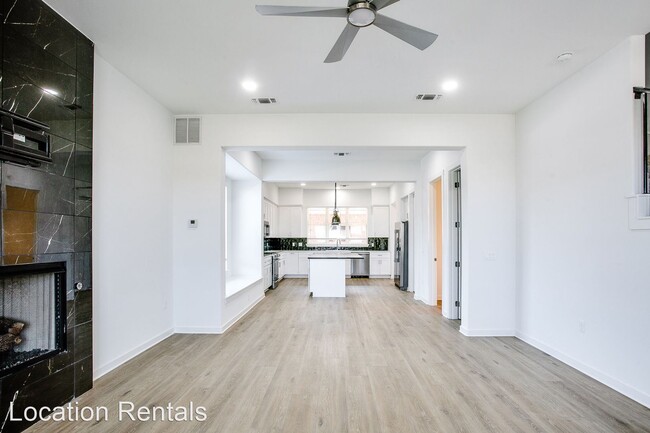 Building Photo - 3 br, 2.5 bath House - 11518 Savannah Avenue