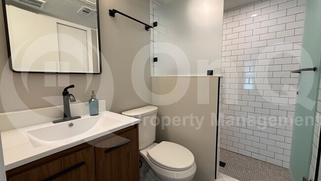 Building Photo - 5505 Live Oak St