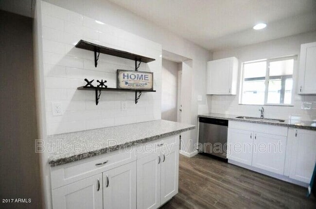 Building Photo - 3920 E Yale St