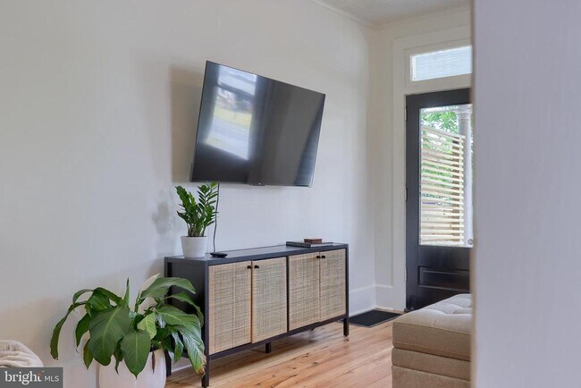 Building Photo - 136 E Harrisburg Ave