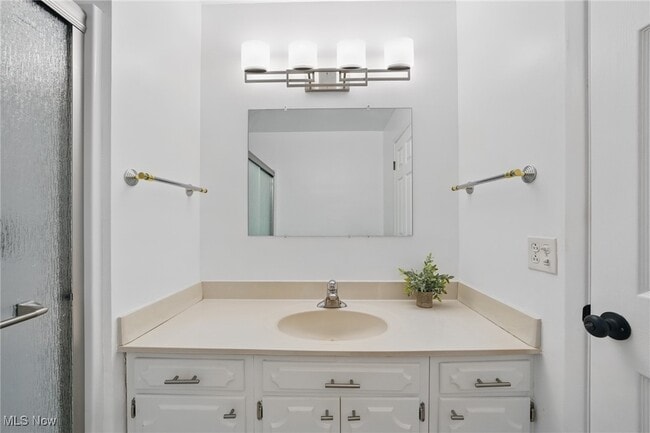 Building Photo - 33115 Ledge Hill Dr