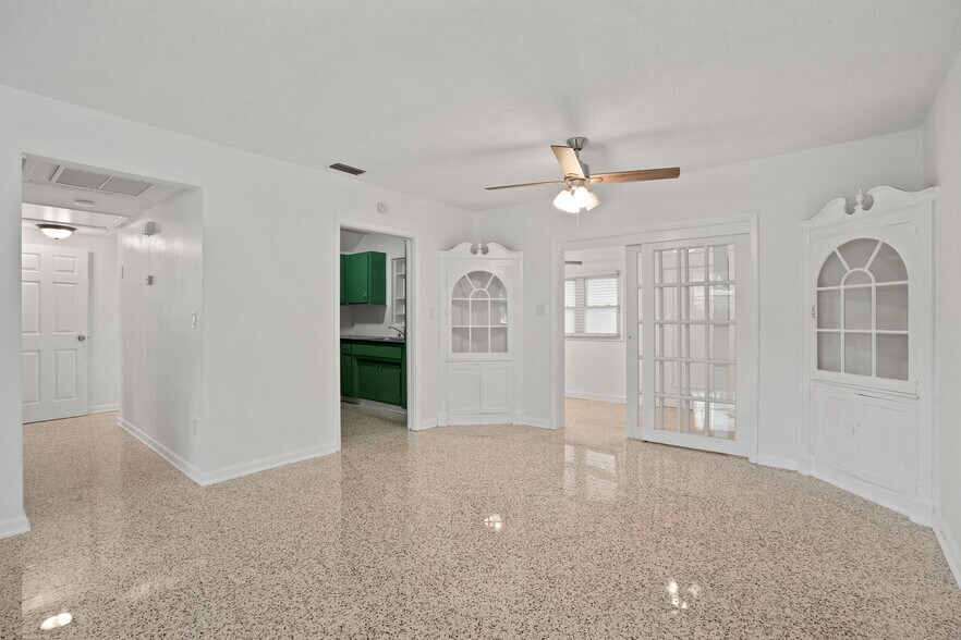 Building Photo - 24 N Hillcrest Ave