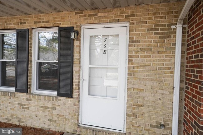Building Photo - 738 Hemlock St