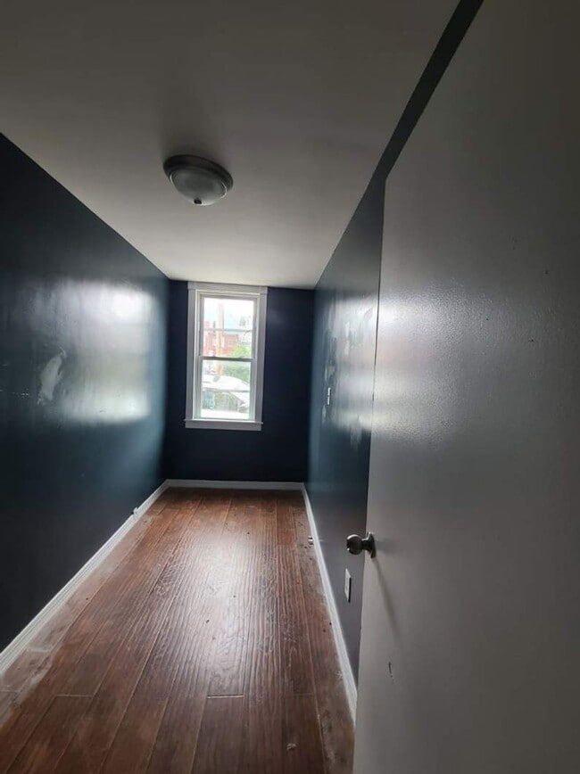 Building Photo - Come check out this cute and cozy house!