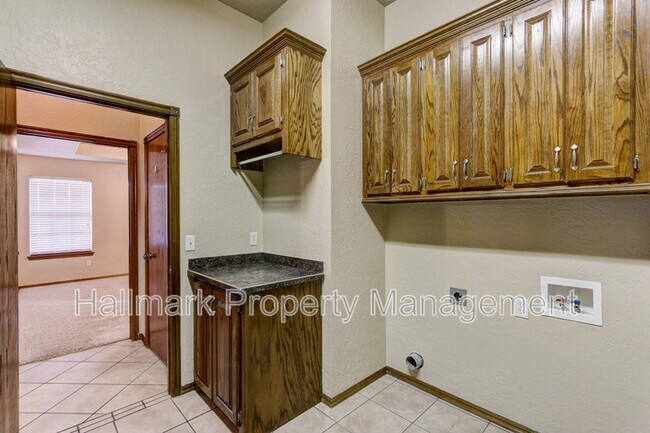 Building Photo - 500 Loyd Ln