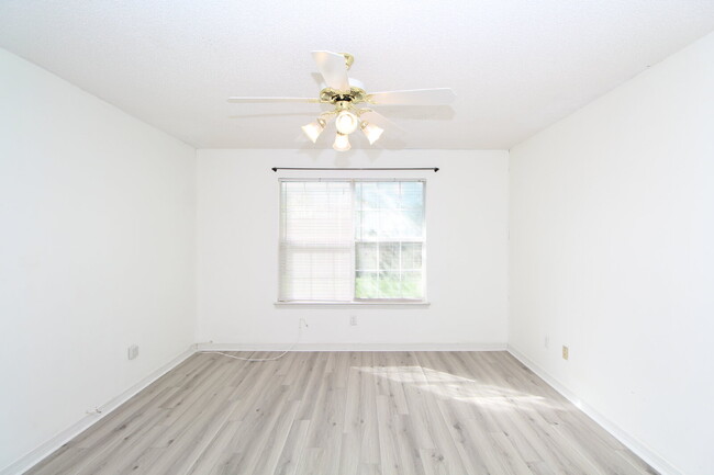 Building Photo - Updated 3-Bed, 2-Bath Home in Charter Oaks...