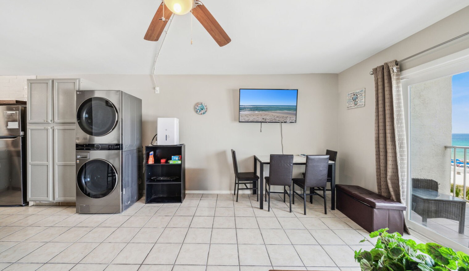 Building Photo - 8743 Thomas Dr