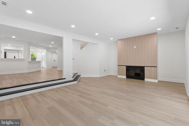 Building Photo - 911 Chanticleer