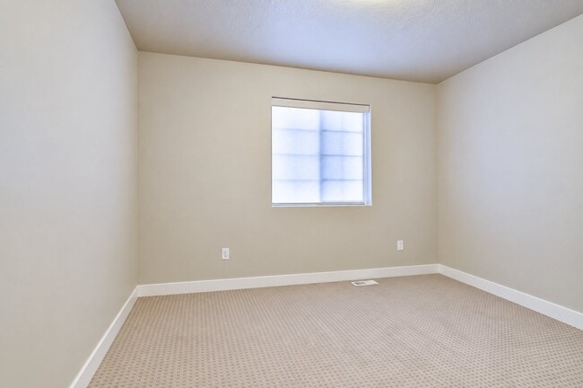 Building Photo - 1063 W Osprey Dr