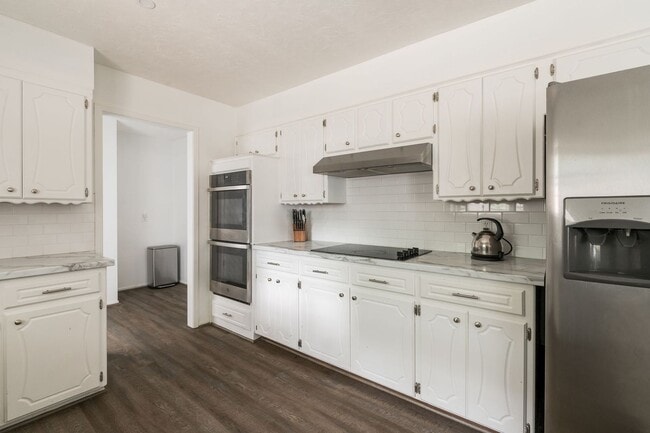 Building Photo - 5800 NW 89th St