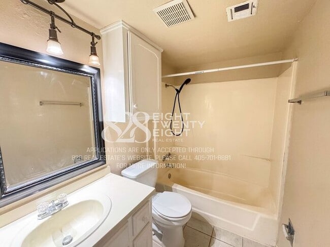 Building Photo - 2 Bed/1.5 Bath Townhome Located in East Norman *AVAILABLE NOW!*