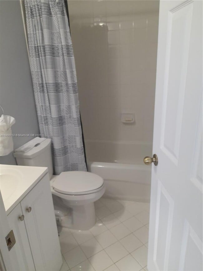Building Photo - 2402 NE 41st Pl