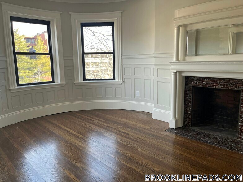 Building Photo - 1855 Beacon St