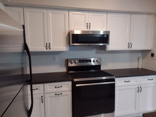 Building Photo - 83 Avon Ln