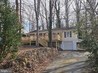 Building Photo - 1843 S Lakeshore Dr