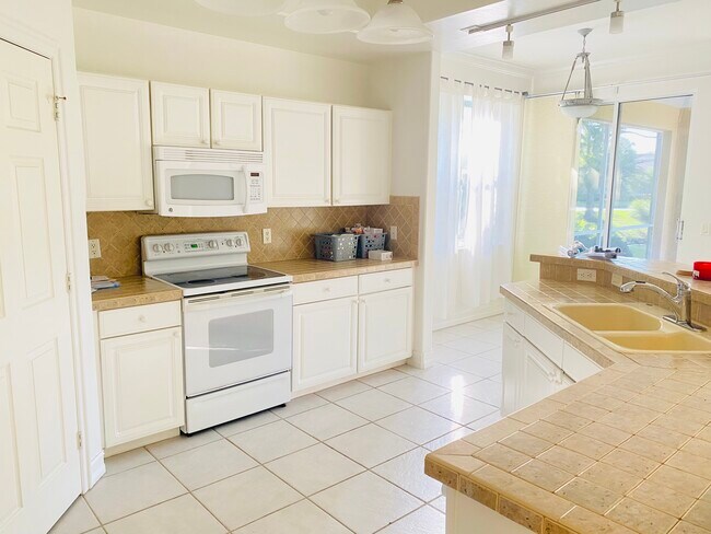 Building Photo - WCR CONDO