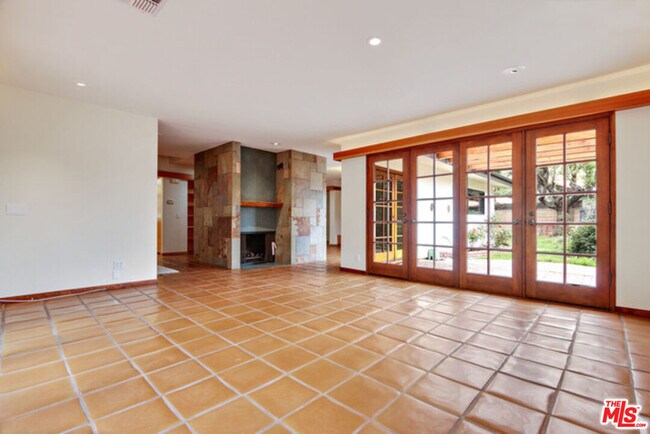 Building Photo - 5942 Paseo Cyn Dr