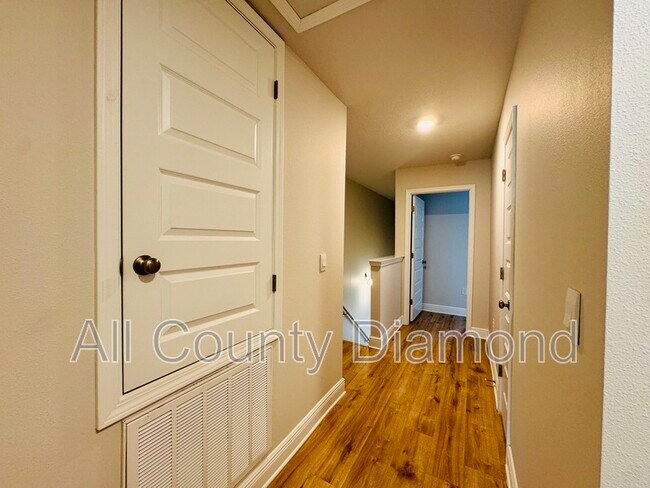 Building Photo - 10 Renea Cv