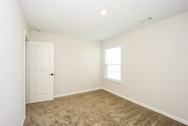 Building Photo - 486 Samara Ct