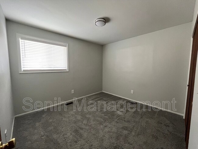 Building Photo - 3302 Greenfield Rd