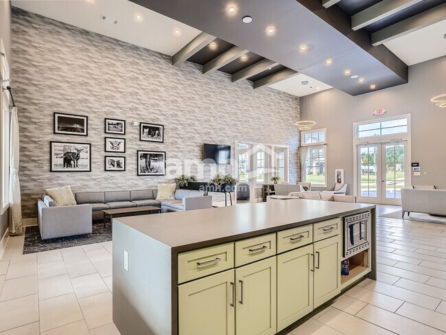 Building Photo - 252 Lake St