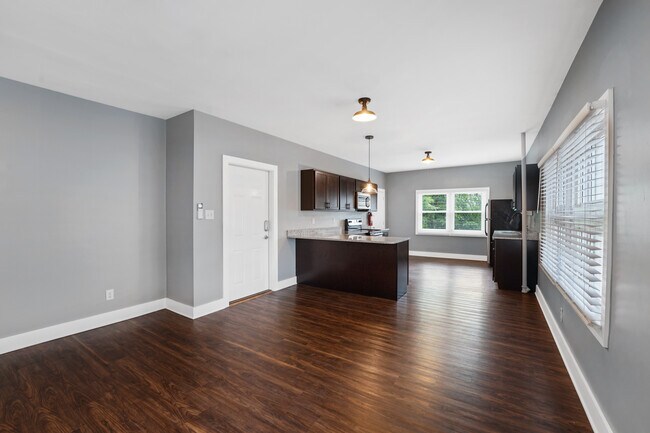 Lots of natural light - 217 E State St