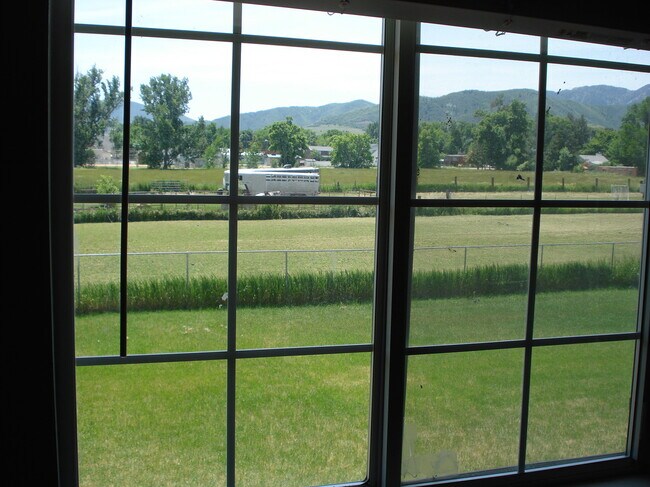 Building Photo - 60 E 200 N