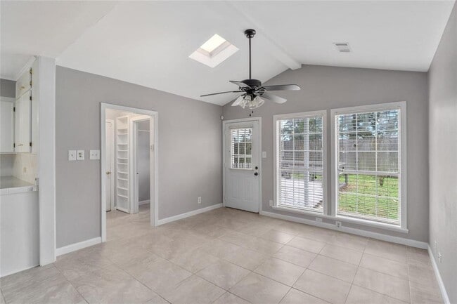 Building Photo - 1110 Woods Dr