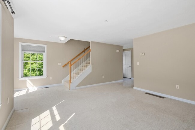 Building Photo - 41 Village Dr