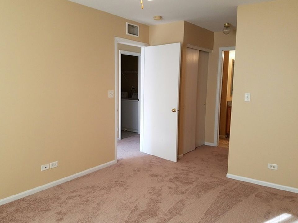 Building Photo - 2541 Hillsboro Blvd