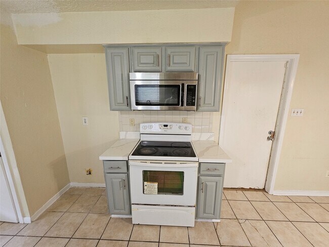 Building Photo - 10423 Tenneco Dr