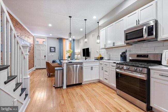 Building Photo - 2219 E Chase St