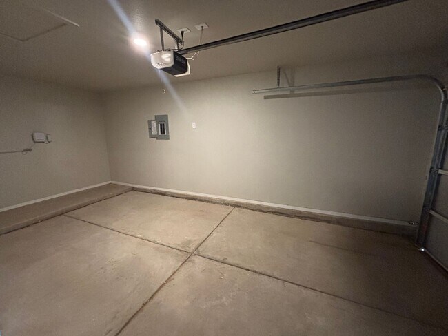 Building Photo - Get Rental In Upland West Available