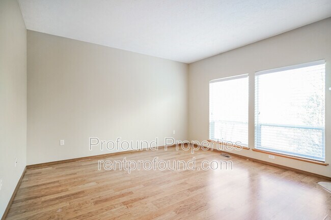 Building Photo - 2623 NE Rocky Butte Rd