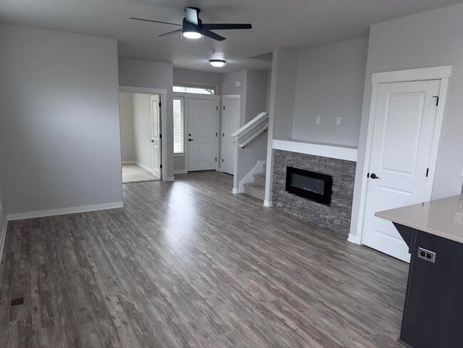 Building Photo - Charming and Sophisticated