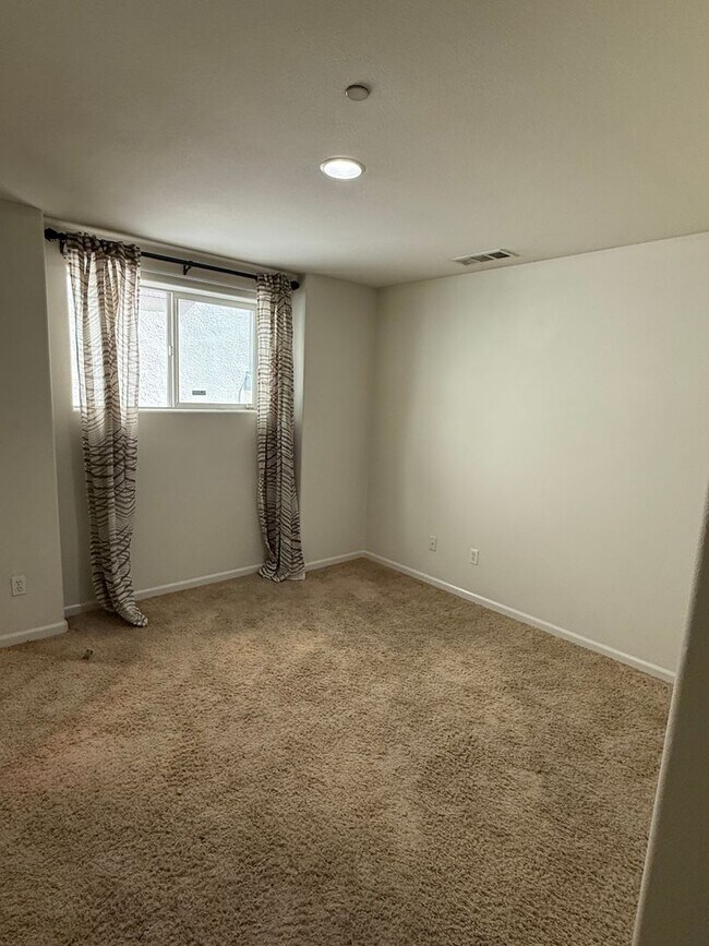 Building Photo - $4,600 / Beautiful 3BR + Bonus Room / 2.5BA Single-Family Home in Warm Springs, Fremont