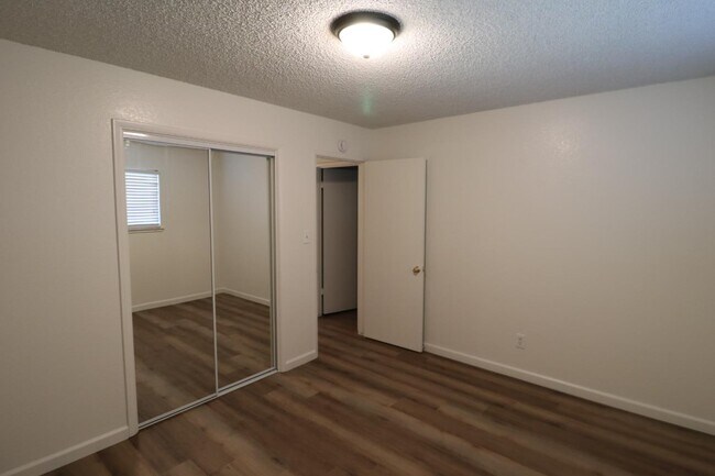 Building Photo - 6347 N Laureen Ave