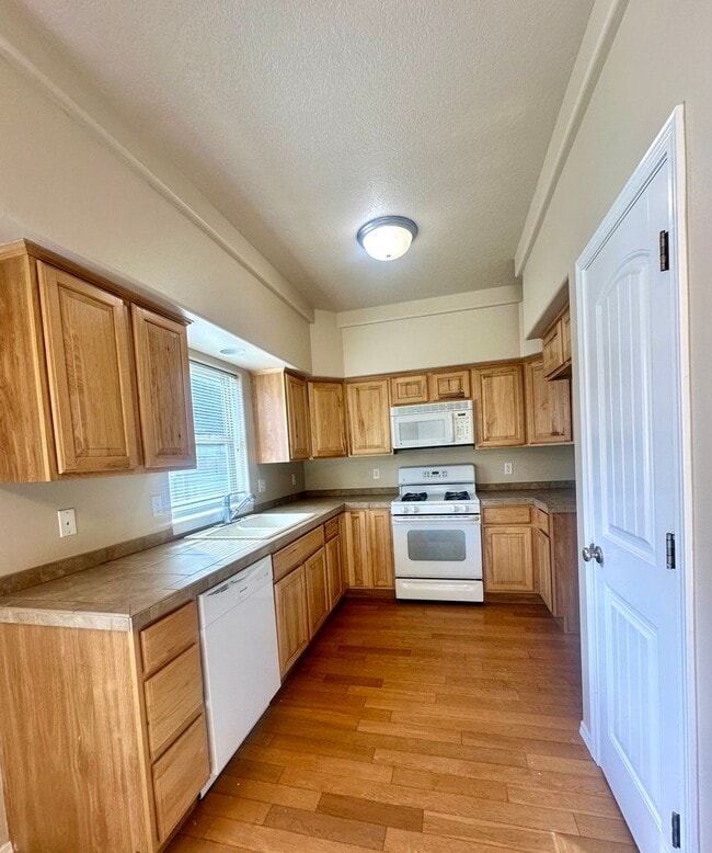 Building Photo - 3 Bed Minutes from Old Mill – Fenced Yard,...