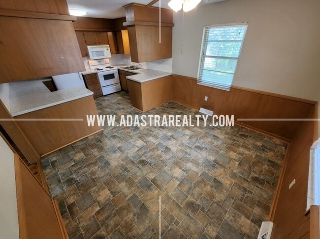 Building Photo - 212 Brookside Dr