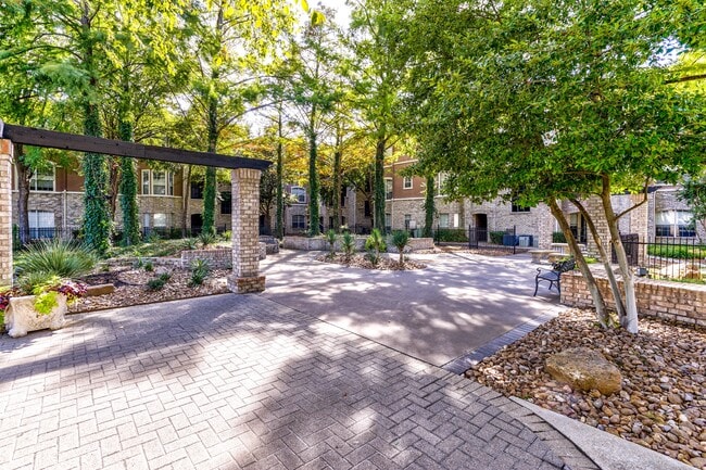 Building Photo - Bentley Place Apartments