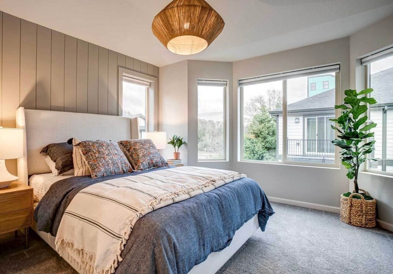 Building Photo - 8879 SW Elena Ln